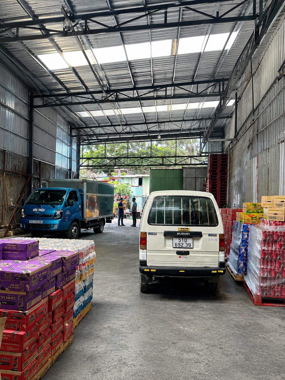 TUYỂN  NAM PHỤ XE GIAO BIA NƯỚC NGỌT