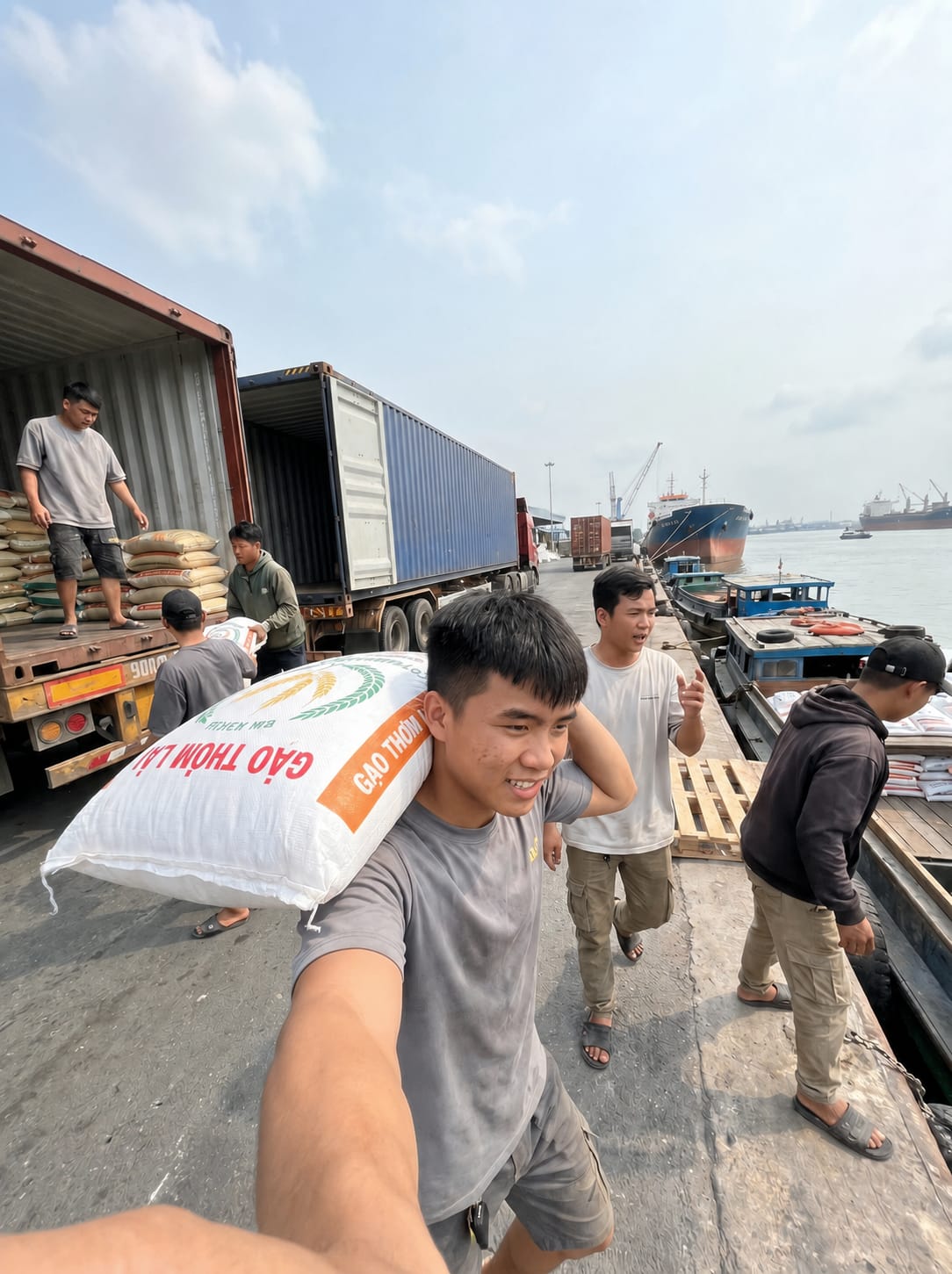 TUYỂN NAM BỐC XẾP HÀNG HÓA CẢNG TÀU