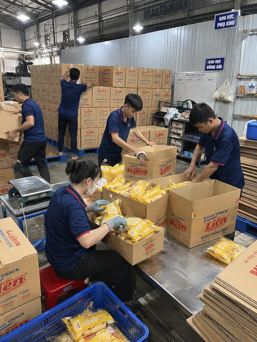 TUYỂN LƯỢNG LỚN NAM NỮ ĐÓNG GÓI SẢN XUẤT BÁNH KẸO