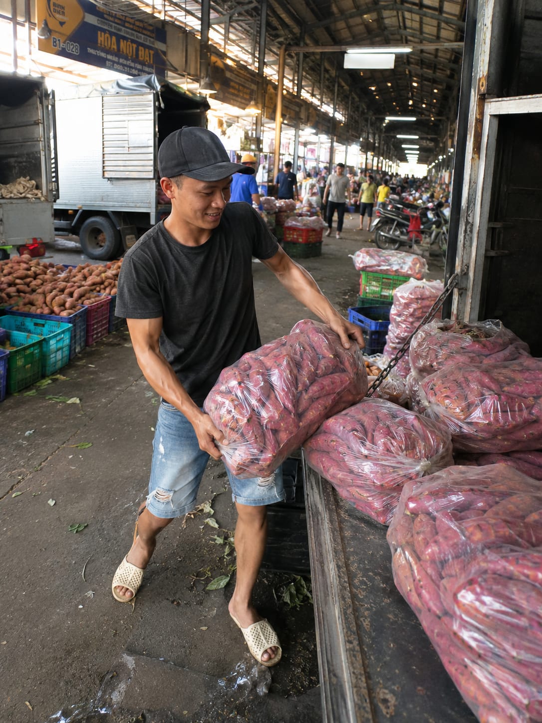 TUYỂN NAM PHỤ VỰA KHOAI LANG CHỢ BÌNH ĐIỀN