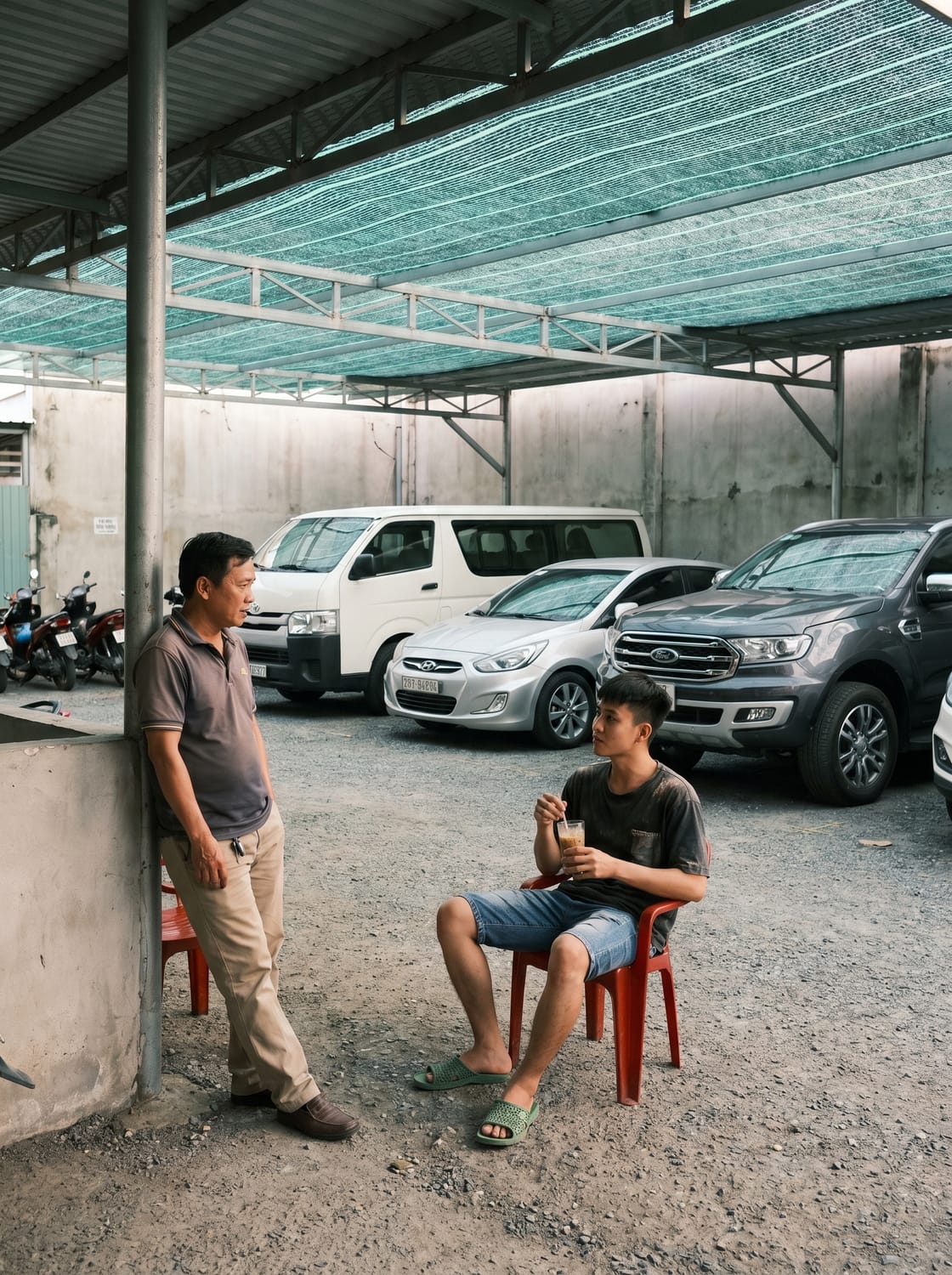 TUYỂN NAM TRÔNG COI BÃI XE Ô TÔ