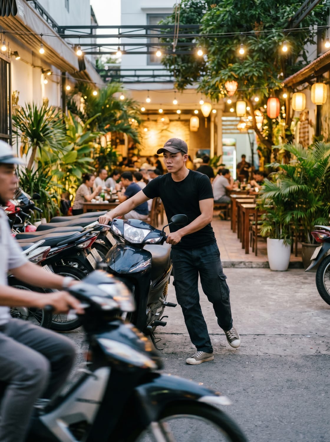 CẦN 2 GIỮ XE NHÀ HÀNG ẨM THỰC SÂN VƯỜN