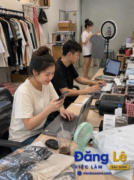 SHOP LIVE BÁN QUẦN ÁO TUYỂN 2 NAM - 2 NỮ CHỐT ĐƠN