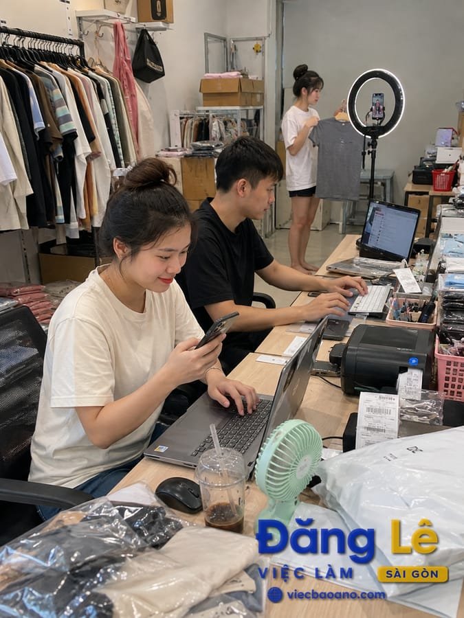 SHOP LIVE BÁN QUẦN ÁO TUYỂN 2 NAM - 2 NỮ CHỐT ĐƠN