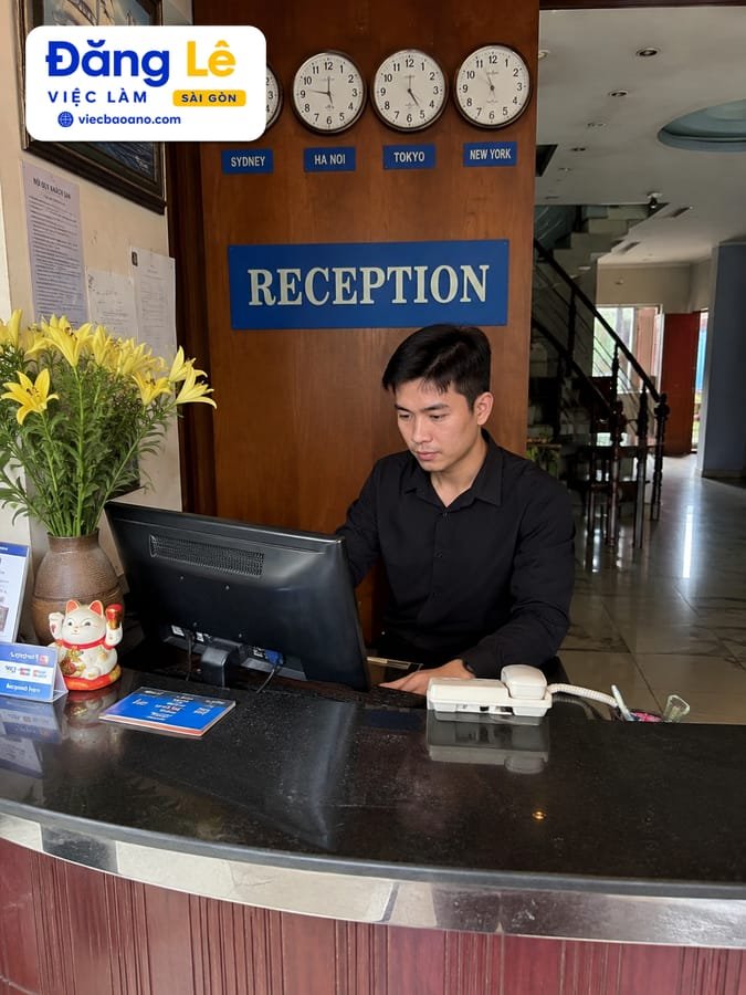 KHÁCH SẠN TUYỂN NAM LỄ TÂN CA ĐÊM