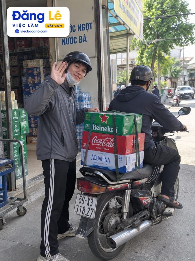 PHỤ GIAO HÀNG BIA, NƯỚC NGỌT XE MÁY